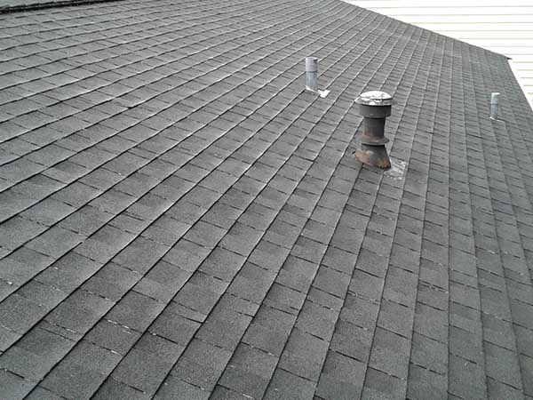 Friss_voor_SoftWash_dak_shingle_behandeling_reiniging_schoon_na Friss_voor_SoftWash_dak_shingle_behandeling_reiniging_schoon_na