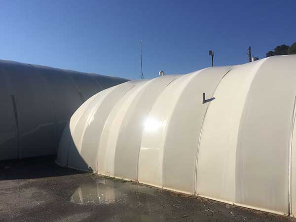 Friss_voor_SoftWash_bedrijf_hal_kunststof_atmosferisch_vuil_vervuiling_schoon_gereinigd_behandeld Friss_voor_SoftWash_bedrijf_hal_kunststof_atmosferisch_vuil_vervuiling_schoon_gereinigd_behandeld