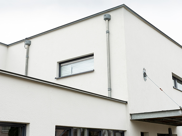 FrissvoorSoftWash_woonhuis_gevel_muur_stucwerk_behandeld_gereinigd_schoon_na FrissvoorSoftWash_woonhuis_gevel_muur_stucwerk_behandeld_gereinigd_schoon_na